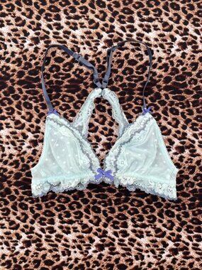 victoria’s secret baby blue lace bralette